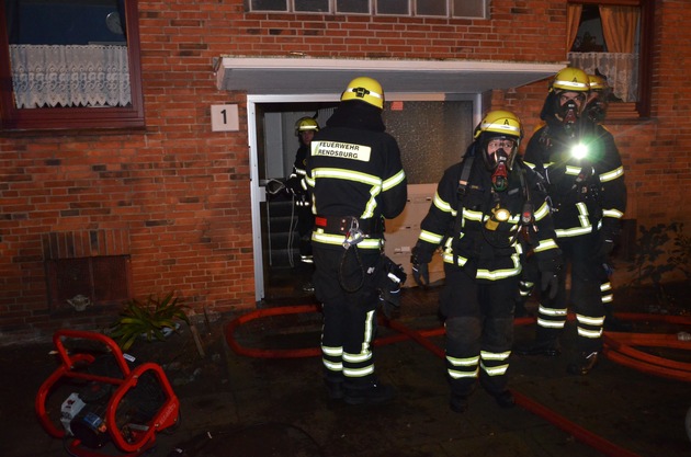 FW-RD: Kellerbrand, 18 Personen mussten evakuiert werden Kolberger Straße, in Rendsburg, kam es Heute (01.01.2020) zu einem Kellerbrand, dabei mussten 18 Personen evakuiert werden.