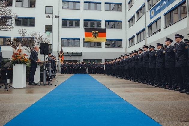 BPOLD FRA: Feierliche Vereidigung: 115 neue Bundespolizisten am Flughafen Frankfurt am Main