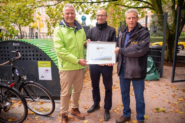 Erstes Unternehmen in Schleswig-Holstein mit ADFC-Gold-Siegel für Fahrradfreundlichkeit ausgezeichnet
