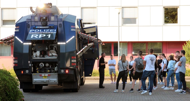 POL-PPTR: Polizeierlebnistag des Polizeipräsidiums Trier in Wittlich