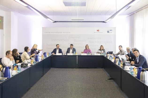 Chemie im Sinkflug, Pharma stagniert – Trendwende bleibt aus