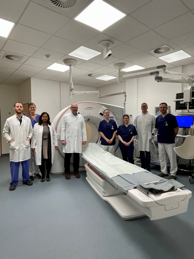 Neuer Hightech-Computertomograph am Universit&auml;tsklinikum Gie&szlig;en im Einsatz / Vorteil f&uuml;r Patienten: Pr&auml;zisere Bildgebung, weniger Strahlenbelastung, h&ouml;here Geschwindigkeit