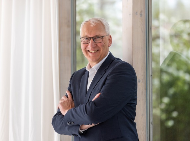 Maximilian Oertle wird neuer Technischer Geschäftsführer beim bayerischen Glasfaseranbieter M-net