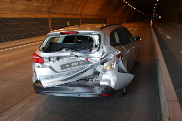 API-TH: Unfall mit mehreren Fahrzeugen und drei Verletzen vor dem Lobdeburgtunnel, weitere Unfälle im Rückstau