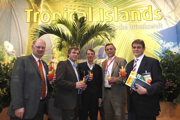 Brandenburgs Wirtschaftsminister Christoffers zu Gast bei Tropical Islands auf der ITB Berlin (mit Bild)
