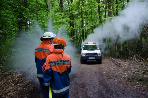 FW Menden: Jugendfeuerwehr Menden weiht neues Fahrzeug ein