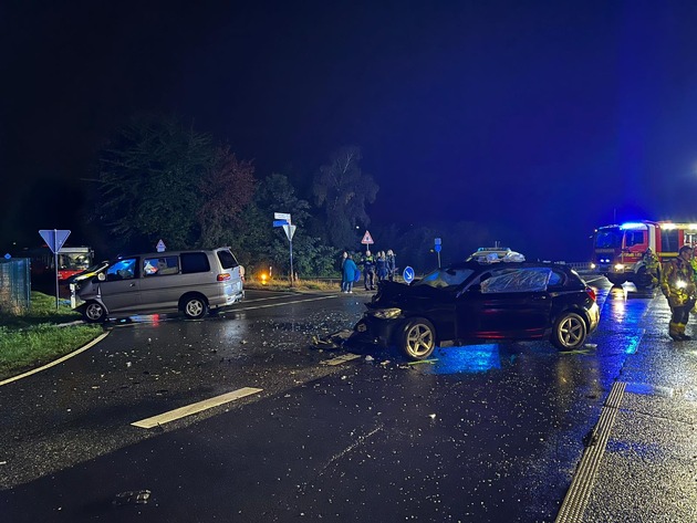 FW Grevenbroich: Unfall bei Neurath fordert zwei Verletzte