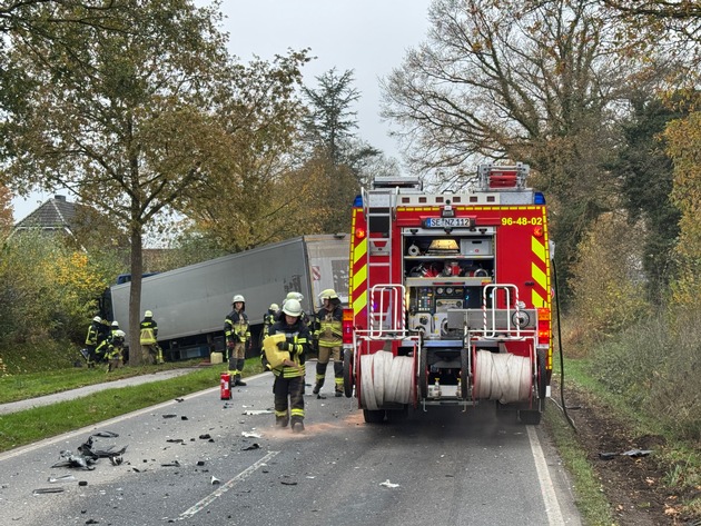 FW-SE: Schwerer Verkehrsunfall auf der Henstedter Straße Ortsausgang Wakendorf II