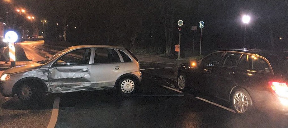 POL-PPWP: Kaiserslautern: Ampel aus - Vorfahrt missachtet