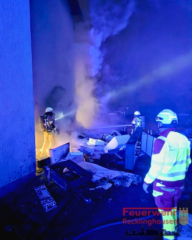 FW-RE: Silvesterbilanz 2025/2026: 99 Eins&auml;tze f&uuml;r Feuerwehr und Rettungsdienst in Recklinghausen - Parallele Brandeins&auml;tze fordern alle Kr&auml;fte