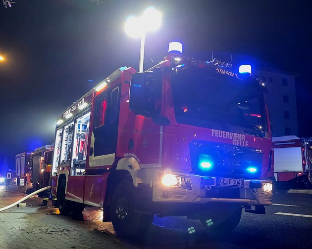 FW Celle: Kellerbrand in Mehrparteienhaus