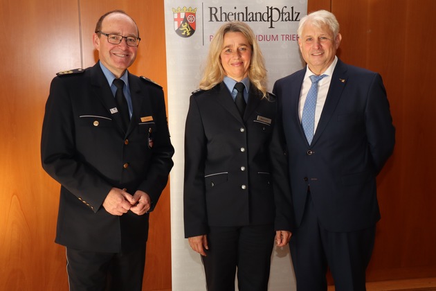 POL-PPTR: Lothar Schneider als Dienststellenleiter der Polizeiinspektion verabschiedet - Karin Beerbohm folgt ihm nach