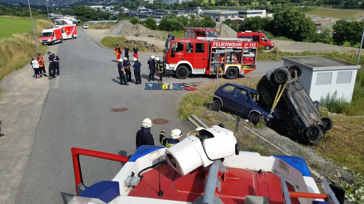 FW-PL: Schwerer Verkehrsunfall im OT Osterloh war Einsatzübung;  Löschgruppe Selscheid übernahm Erstversorgung eines verletzten Motorradfahrers im OT Erkelze in Plettenberg