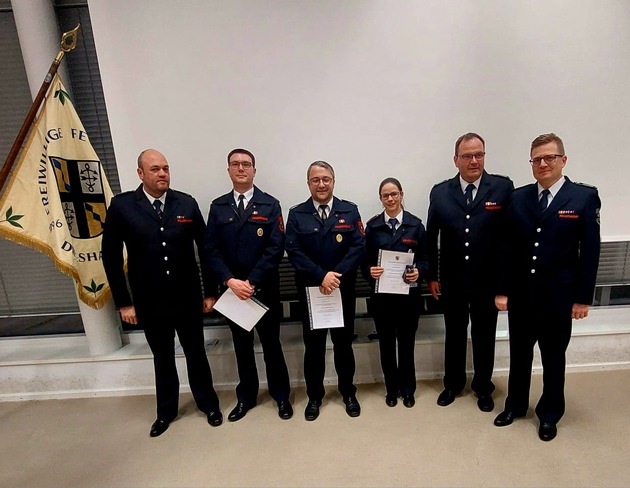 FW Drolshagen: Jahresdienstbesprechung der Feuerwehr der Stadt Drolshagen: Ehrungen für langjährige Mitgliedschaften - Wechsel an der Spitze der Jugendfeuerwehr