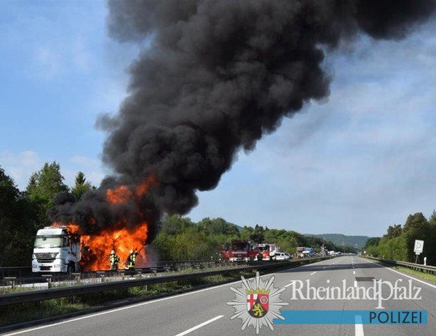 POL-PPWP: Lkw brennt komplett aus