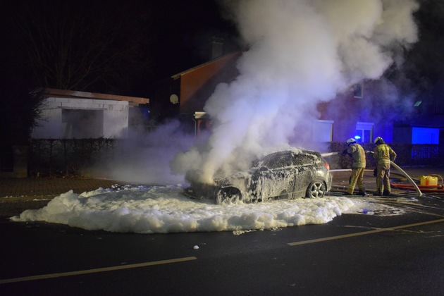 POL-STH: Brennender BMW auf der Vornhäger Straße