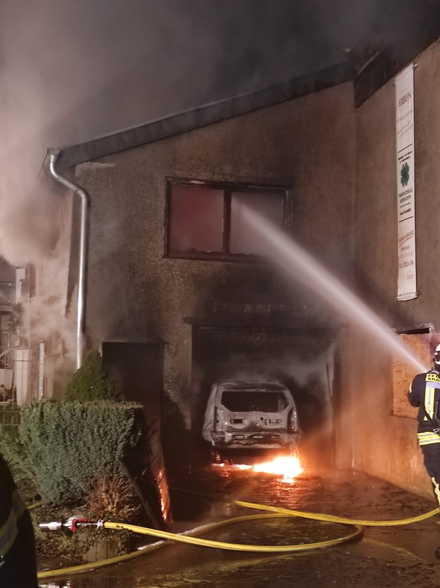 FW Kranenburg: Einbruch in Feuerwache und zwei Gebäudebrände