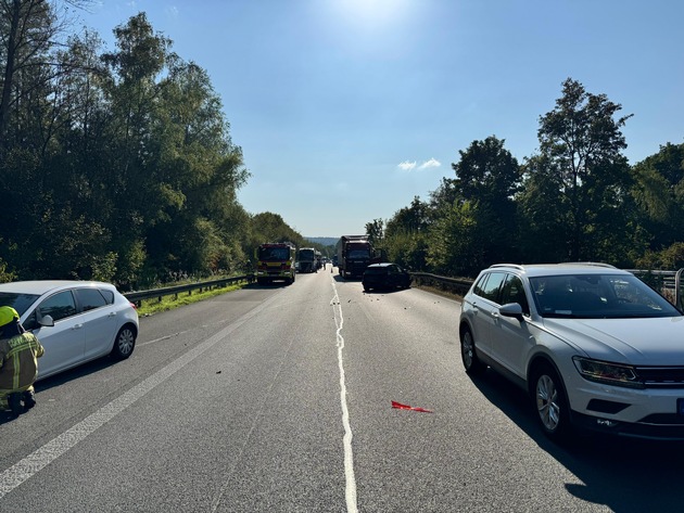 FW Ratingen: Verkehrsunfall BAB 44 mit drei beteiligten PKW