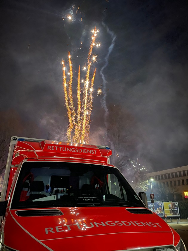 FW-GL: Bilanz zur Silvesternacht der Feuerwehr Bergisch Gladbach