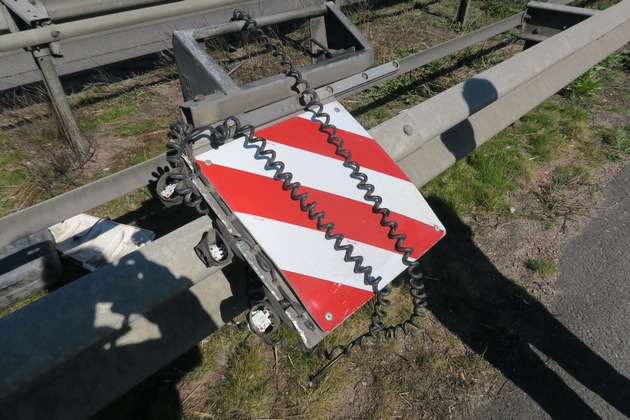 POL-DEL: Autobahnpolizei Ahlhorn: Schwerer Verkehrsunfall auf der Autobahn 1 im Bereich der Gemeinde Holdorf +++ Zeugen gesucht