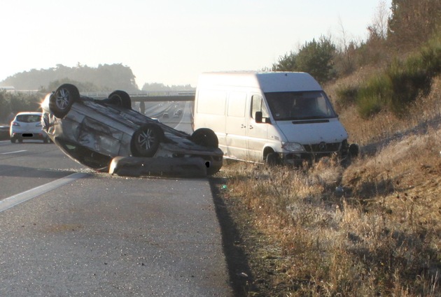 POL-PDKL: A 63, Sembach	Pkw überschlägt sich