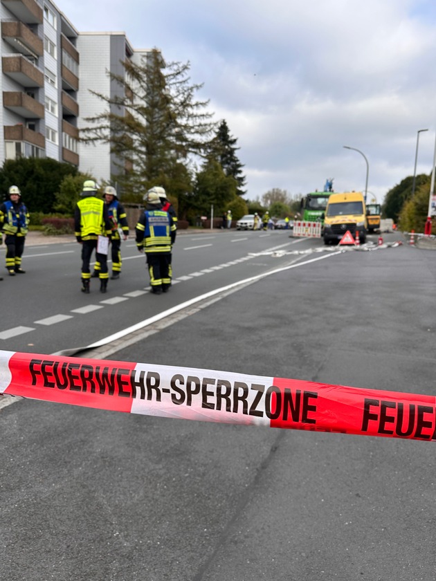 FW-DO: Gasausströmung in Dortmund-Hörde - Zwei Bauarbeiter bewusstlos in Baugrube