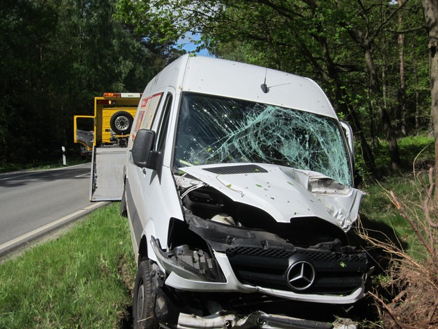 POL-WL: Schrecklicher Unfall auf der K52 fordert eine Tote und mehrere Schwerverletzte