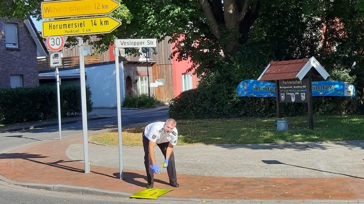 POL-WHV: Achtung Autofahrer! Die Schulferien in Niedersachsengehen zu Ende und die Schule fängt wieder an - die gelben Füße sorgen für einen sicheren Schulweg (2 FOTOS)!
