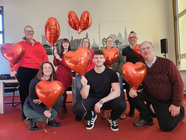 Herzinfarkt bei Frauen: Symptome erkennen &ndash; BIG direkt gesund informiert zum Go Red for Women Day