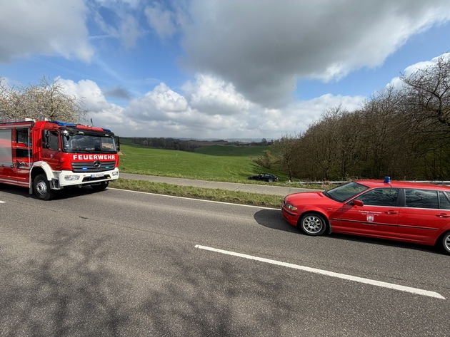 FW Hennef: Verkehrsunfall in Hennef-Westerhausen - Zwei Leichtverletzte