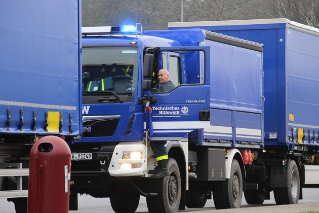 THW LVBEBBST: Schwer auf Achse - THW übt Kolonnenfahrt / Am 16. November 2024 werden zwischen 9 und 16 Uhr viele blaue LKW durch Treptow-Köpenick und die Landkreise Oder-Spree und Dahme-Spreewald rollen.