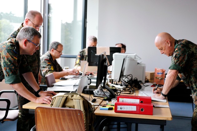 Baden-württembergische Verbindungskommandos der Bundeswehr üben Aufmarsch und Amtshilfe