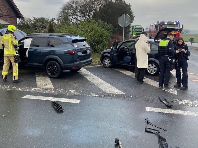 FW Alpen: Verkehrsunfall im Kreuzungsbereich