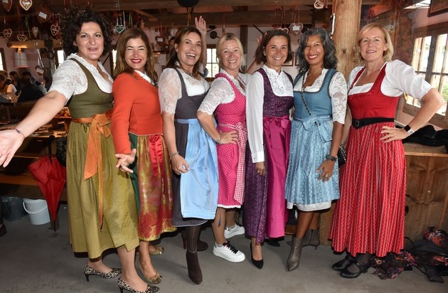 LIDE Deutschland GmbH: Women's Wiesn, die dritte. Deutsch-Brasilianisches Unternehmernetzwerk LIDE Deutschland begrüßt LIDE WOMAN® Business Leader auf dem Münchner Oktoberfest