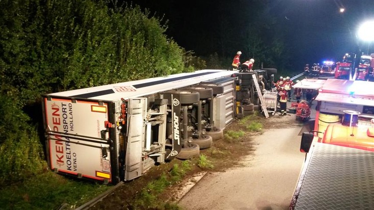 POL-VDKO: Verkehrsunfall mit Lkw-Beteiligung und Folgeunfall mit schwerverletzter Person