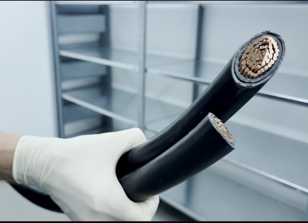 POL-OS: Durchsuchungen und Festnahme nach Einbrüchen in Windenergieanlagen