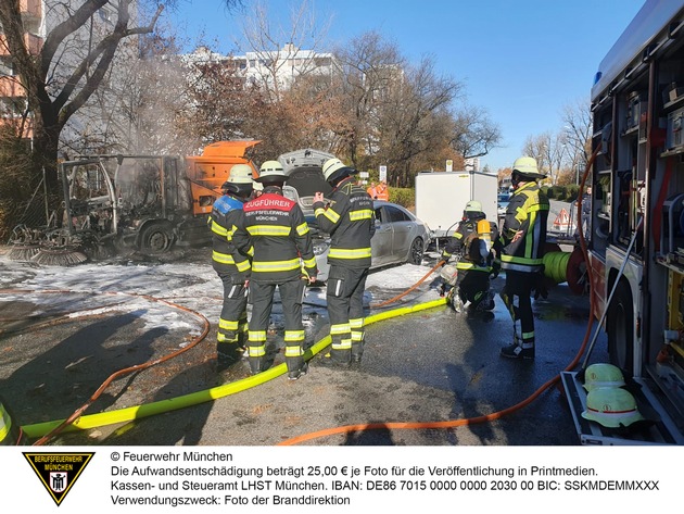 FW-M: Kehrmaschine abgebrannt (Solln)