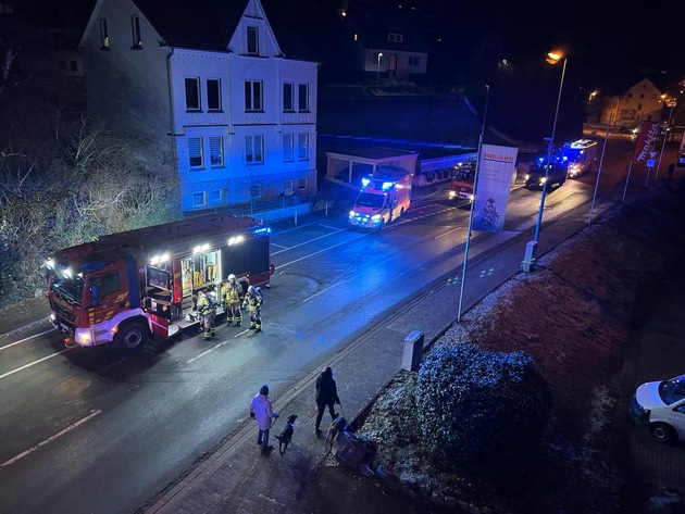 FW-PL: Feuerwehrmann setzt Notruf ab und rettet damit Menschenleben.