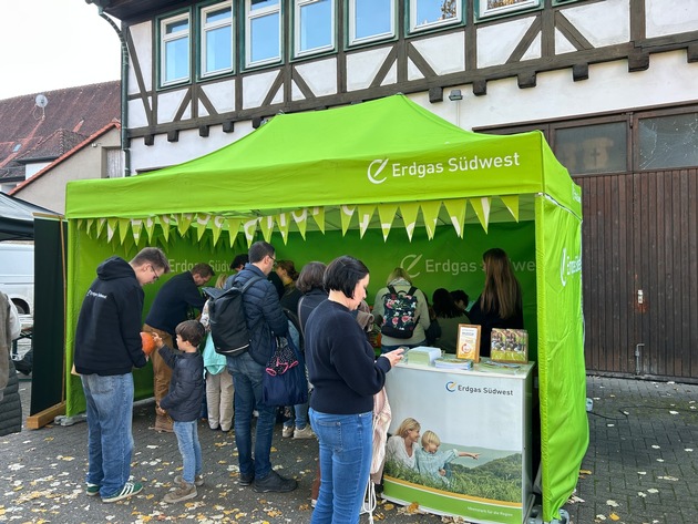 Presseinformation: Halloween und Umweltschutz mit Erdgas Südwest beim Naturparkmarkt in Kürnbach