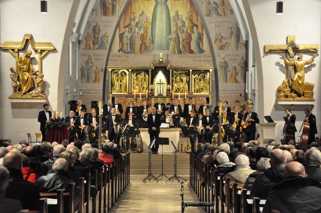 POL-PPWP: Dirigent und Orchester verzaubern Besucher des Adventskonzerts