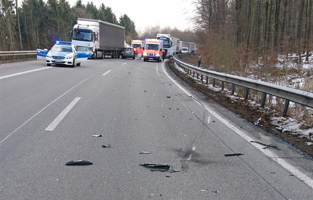 POL-VDKO: Verkehrsunfall durch Falschfahrer
Fahrer schwer verletzt