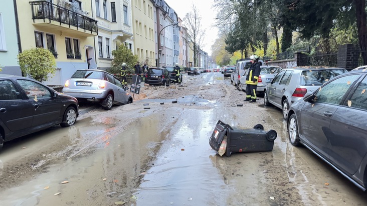 FW-DO: Wasserrohrbruch führt zu vollgelaufenen Kellern und Störungen im Berufsverkehr