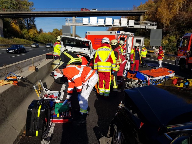 FW-Erkrath: Verkehrsunfall mit mehreren Verletzten auf BAB 3