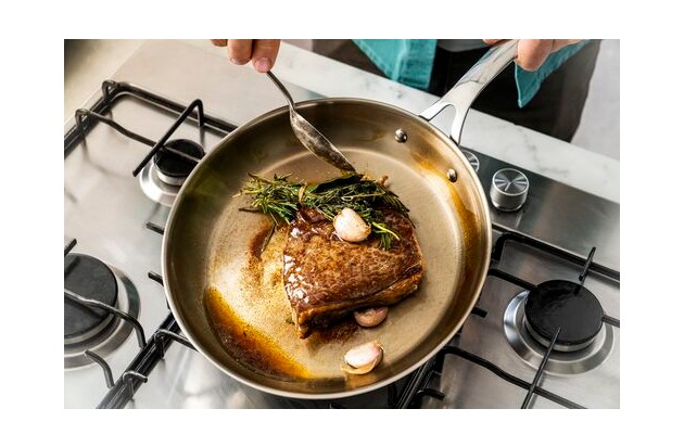 Für extra krosses Anbraten mit feinsten Röstaromen: Jamie Oliver Cook Smart ist die neue unbeschichtete Edelstahl-Pfanne von Jamie Oliver by Tefal