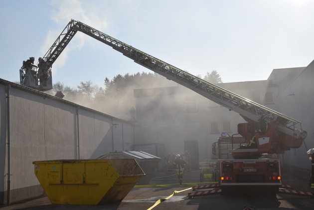 FW-OE: Brand einer Absauganlage in Attendorner Industriebetrieb