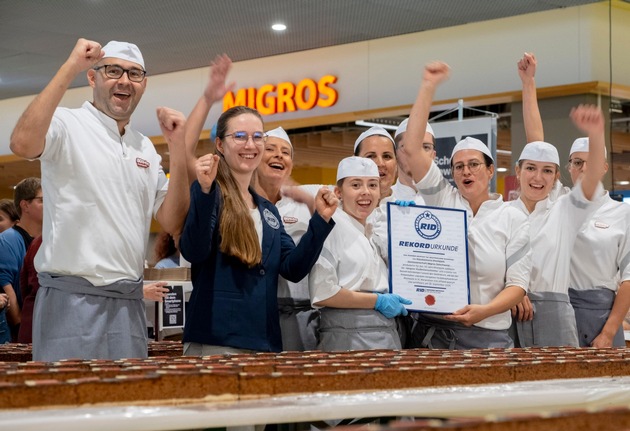 Weltrekord-Backwerk zum Jubiläum – Rheinpark-Hausbäckerei produziert »längste Studentenschnitte« (319,55 Meter)