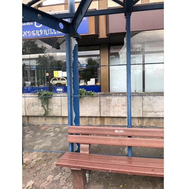 POL-PDKH: Weitere Sachbeschädigungen an Bushaltestellen im Zuständigkeitsbereich der PI Bad Kreuznach -Zeugen gesucht!-