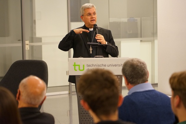 „Wie kann Zukunft gelingen?“ - Podiumsdiskussion „rethinking religion. Gespräche über Religion im Erzbistum Paderborn“ mit Erzbischof Dr. Udo Markus Bentz in Dortmund