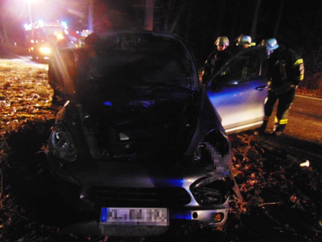 POL-PPWP: Folgenschwerer Unfall durch umgestürzten Baum