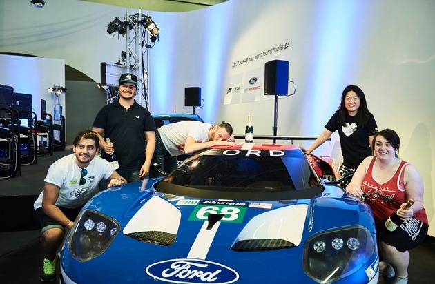 Ford-Werke GmbH: Eintrag ins Guinness-Buch der Rekorde: Forza Motorsport 6-Computerspieler fuhren 48 Stunden mit virtuellem Ford GT (FOTO)